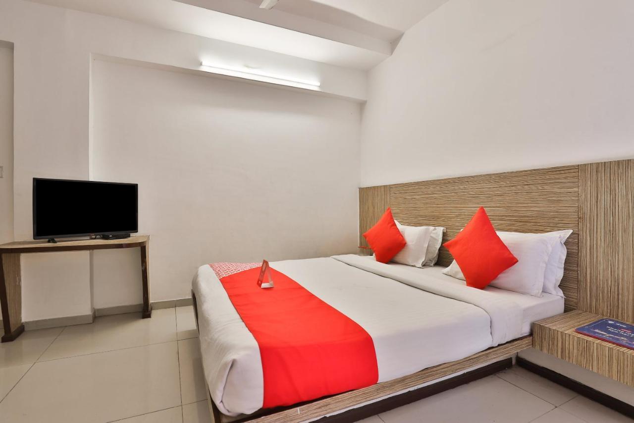 Oyo 8758 Hotel Swagatam Ahmedabad Buitenkant foto