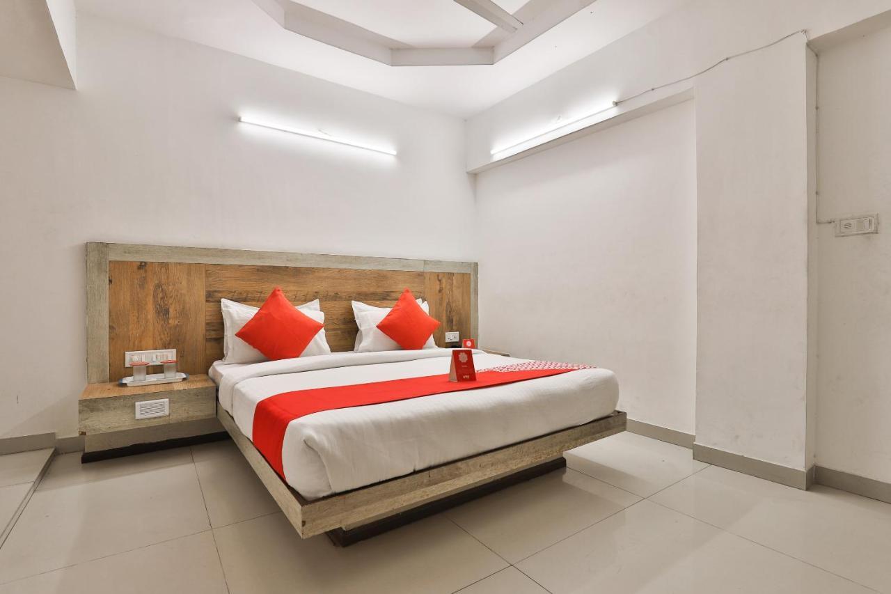 Oyo 8758 Hotel Swagatam Ahmedabad Buitenkant foto
