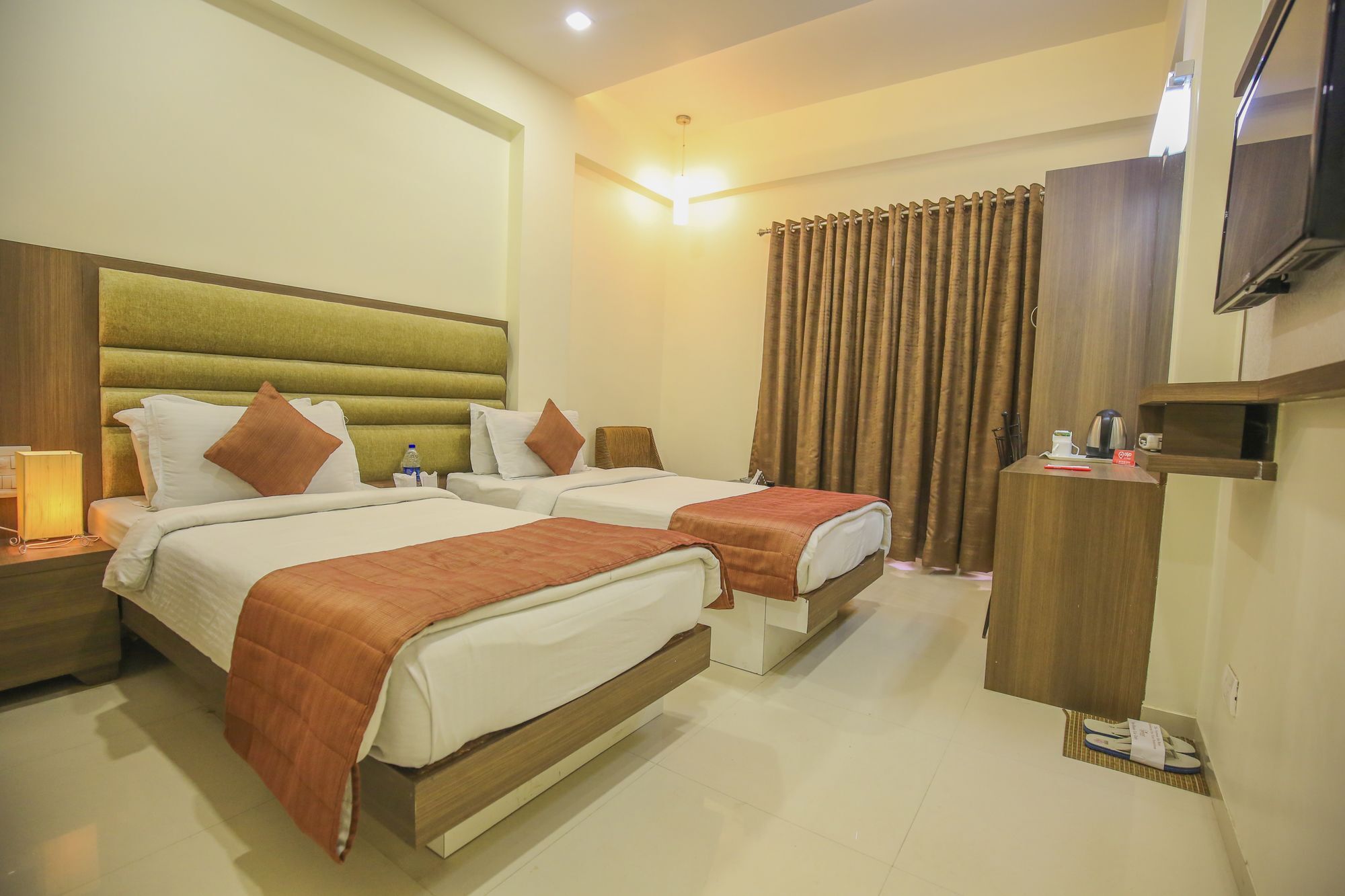 Oyo 8758 Hotel Swagatam Ahmedabad Buitenkant foto